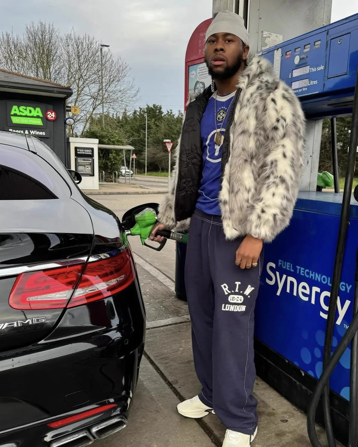 Mauroicardi Winter Cool Handsome Colorful Thick Warm Hairy Faux Fur Coat Men with Hood Luxury Designer Clothes Fluffy Jacket 002wardrobe